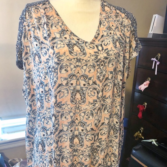 Lucky Brand short sleeved floral design top - 2X - Picture 1 of 7